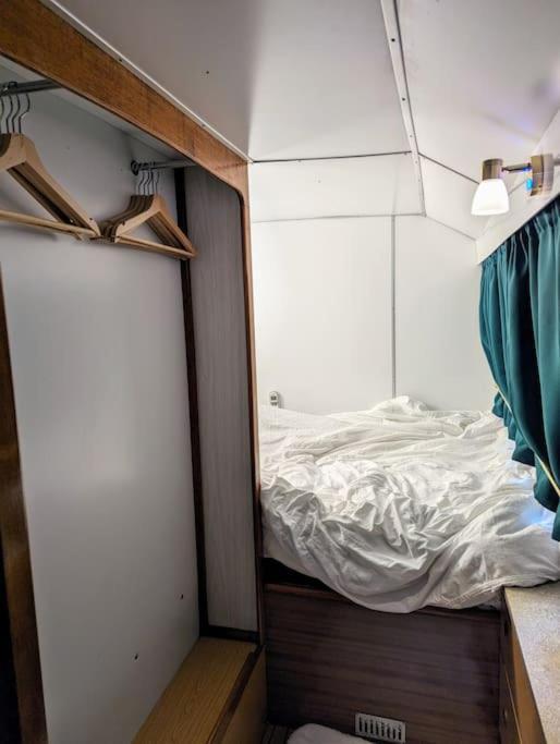 New Horizon - A Beautiful Boat Very Conveniently Located In Chelmsford City Екстериор снимка