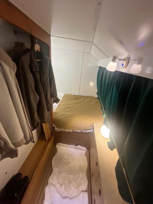 New Horizon - A Beautiful Boat Very Conveniently Located In Chelmsford City Екстериор снимка